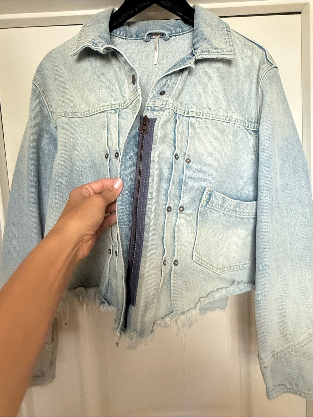 Free People Faded Light Blue Cropped Denim Jacket - Picture 4 of 7